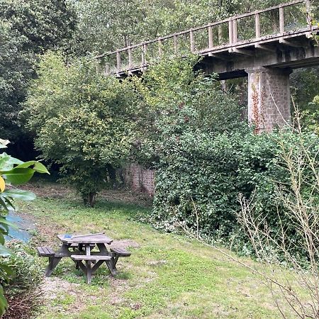 Maison Du Viaduc Du Bout De La Ville Lescouet-Jugon Buitenkant foto