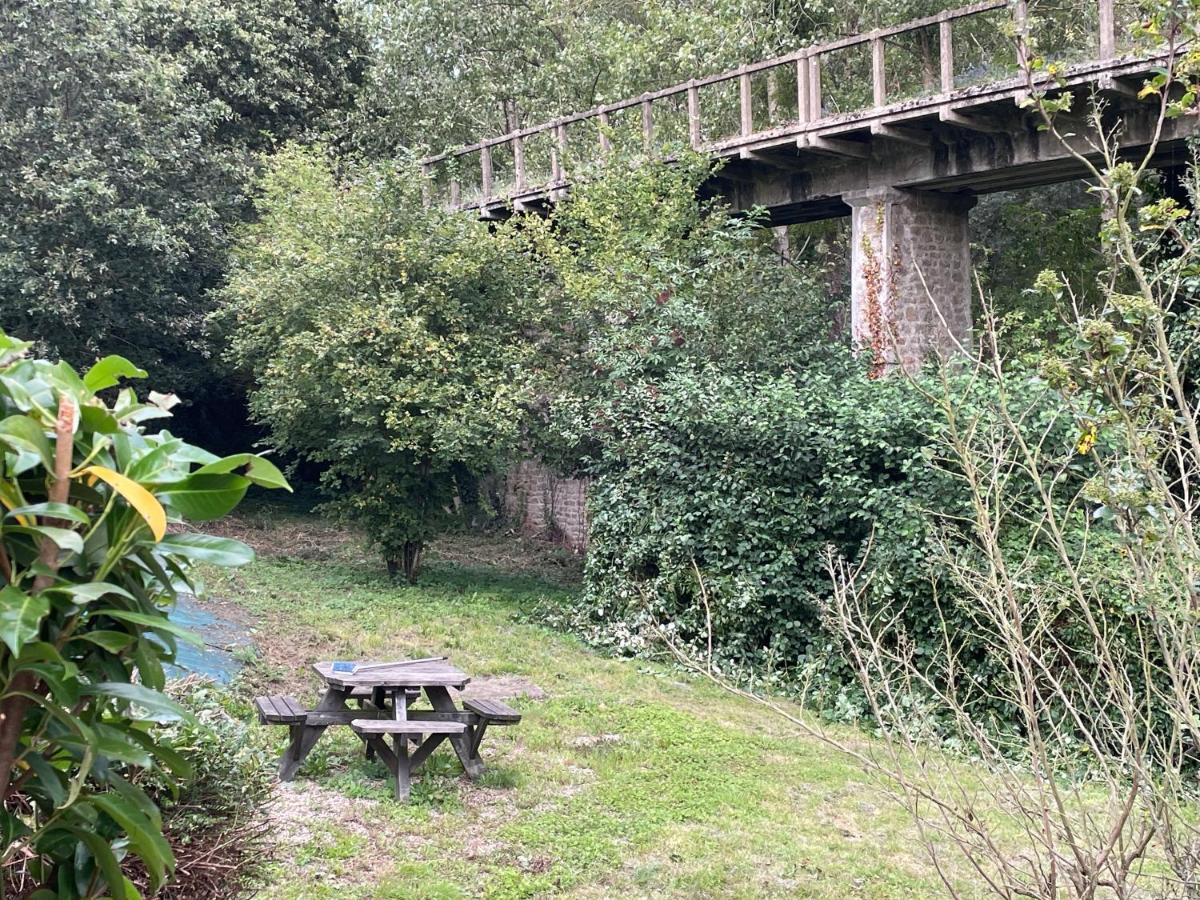 Maison Du Viaduc Du Bout De La Ville Lescouet-Jugon Buitenkant foto